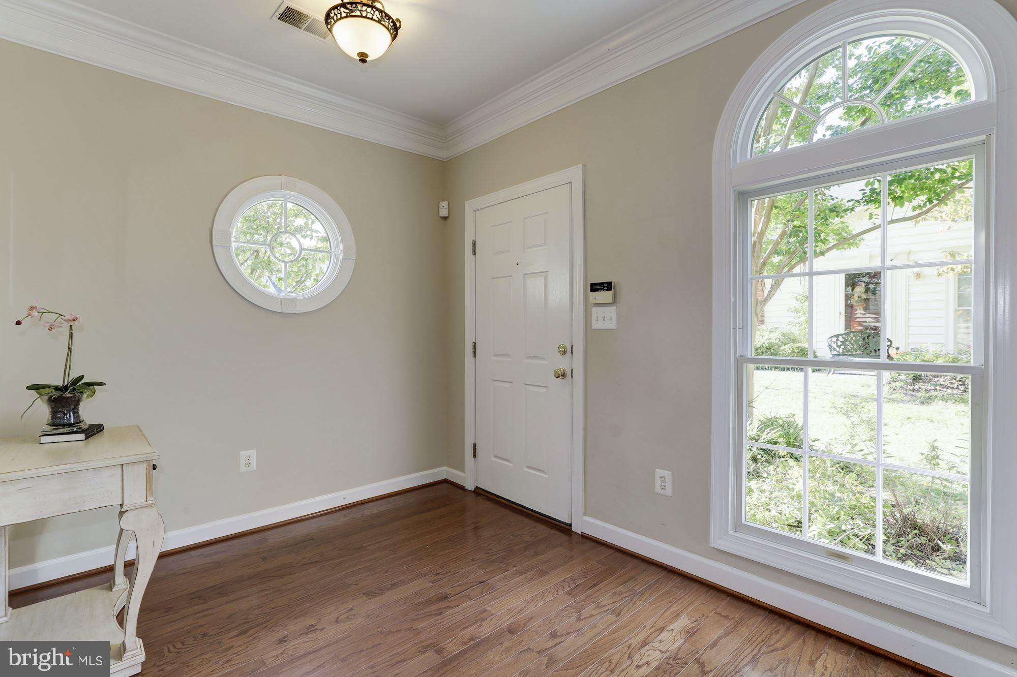 325 Colony Point Place Edgewater, MD 21037 - Photo 2 of 21 Gallery Image 2