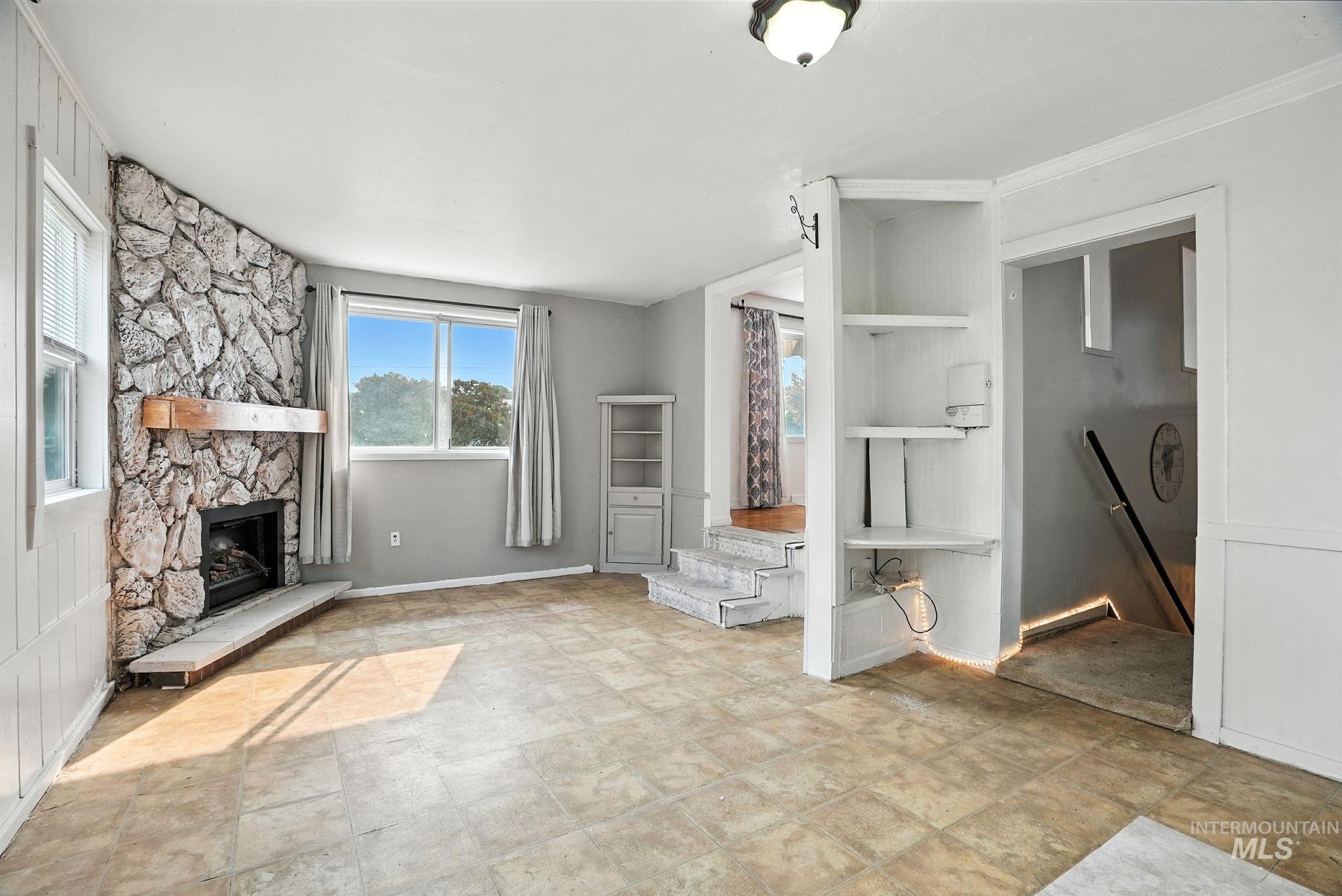 3506 10th Street Lewiston, ID 83501 - Photo 12 of 40 Mudroom featuring a fireplace and baseboards