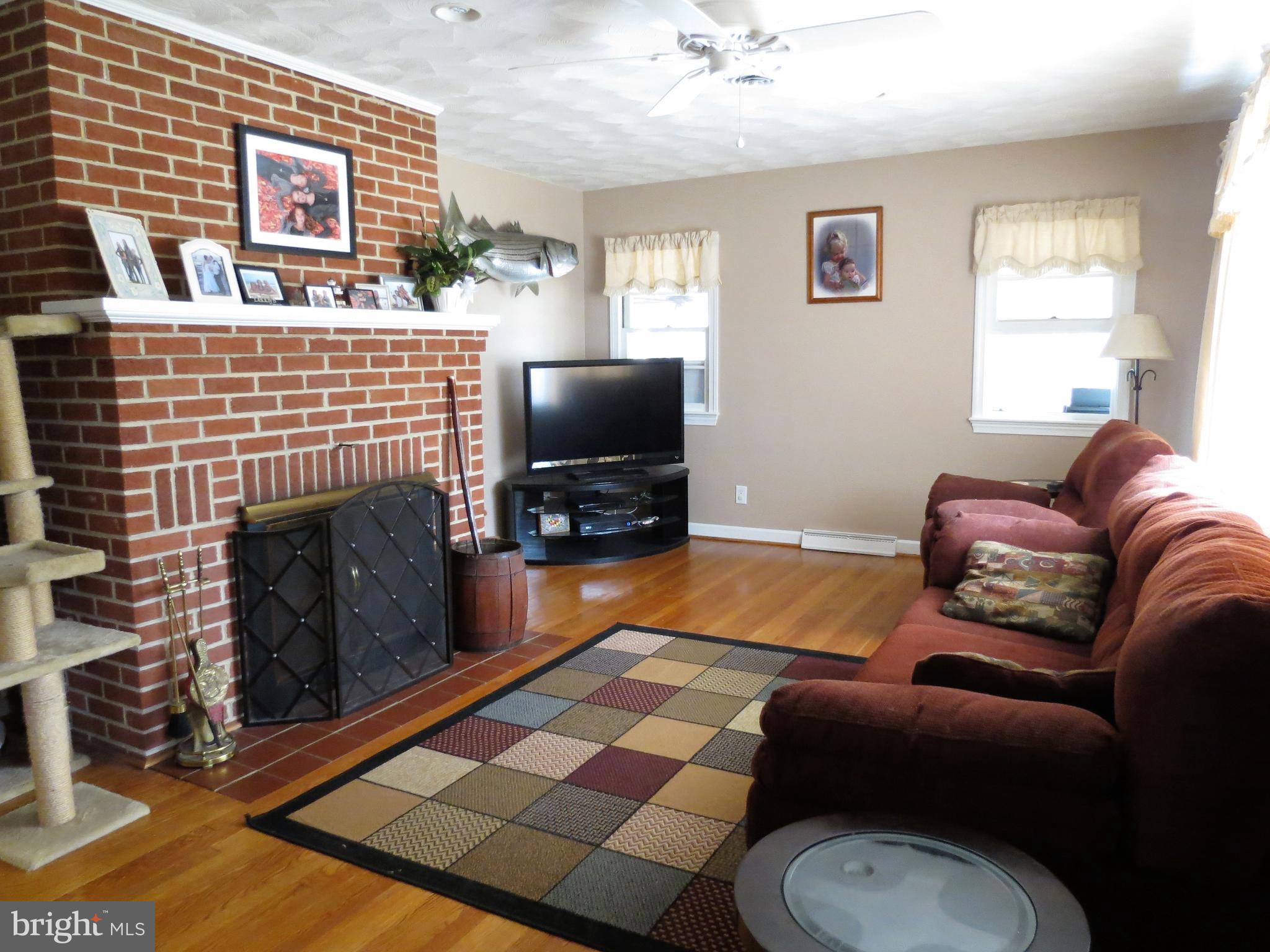 2804 Deep Landing Road Huntingtown, MD 20639 - Photo 4 of 20 Living Room
