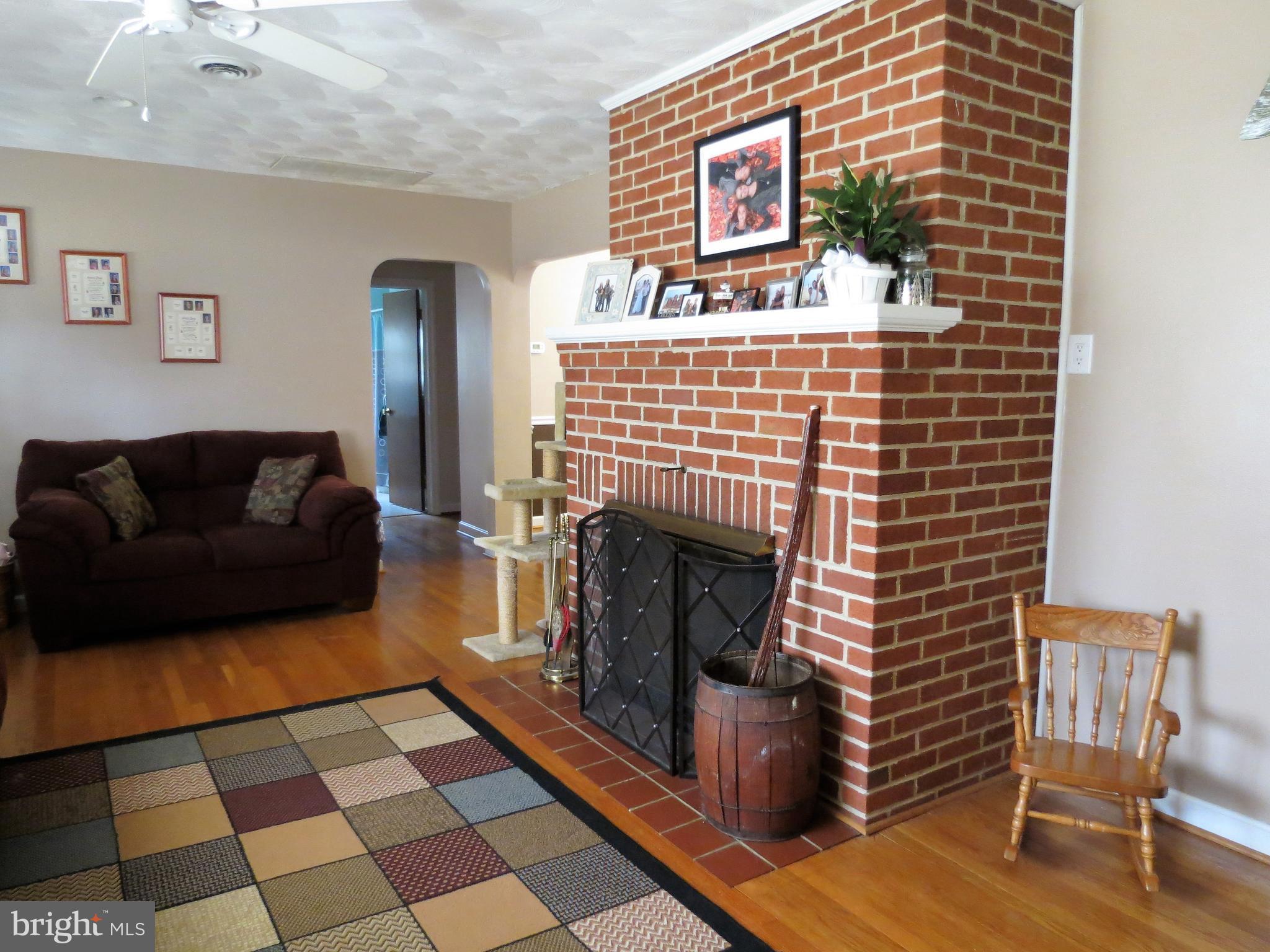 2804 Deep Landing Road Huntingtown, MD 20639 - Photo 5 of 20 Living Room