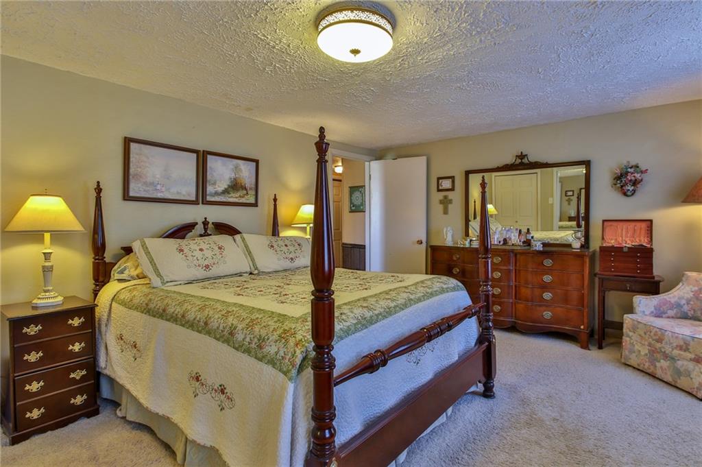 809 Crawford Road Pittsburgh, PA 15237 - Photo 12 of 25 Main House Master Bedroom
