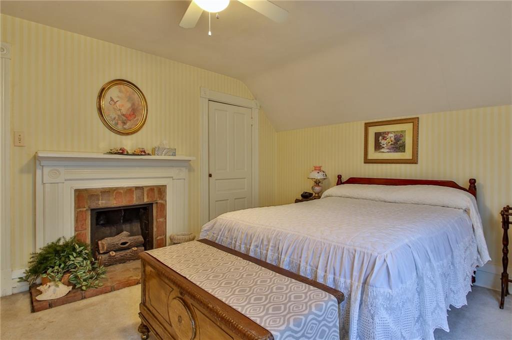 809 Crawford Road Pittsburgh, PA 15237 - Photo 14 of 25 Main House 2nd Bedroom