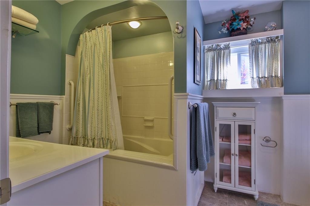 809 Crawford Road Pittsburgh, PA 15237 - Photo 16 of 25 Main House Full Bath