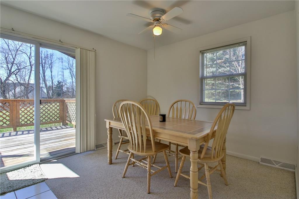 809 Crawford Road Pittsburgh, PA 15237 - Photo 21 of 25 Apartment Dining Area