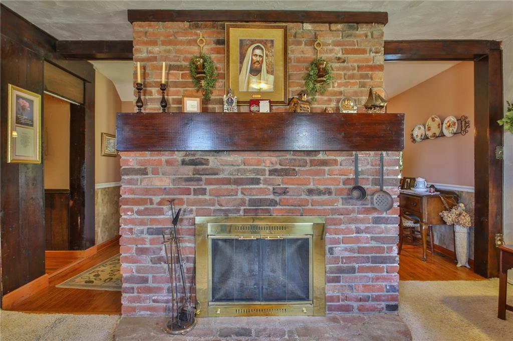 809 Crawford Road Pittsburgh, PA 15237 - Photo 5 of 25 Main House Fire Place