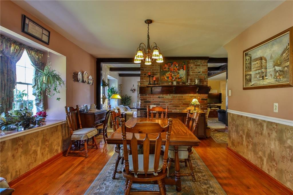 809 Crawford Road Pittsburgh, PA 15237 - Photo 6 of 25 Main House Dining Room