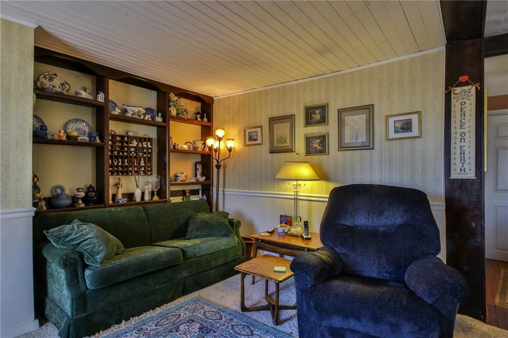 809 Crawford Road Pittsburgh, PA 15237 - Photo 7 of 25 Main House Living Room