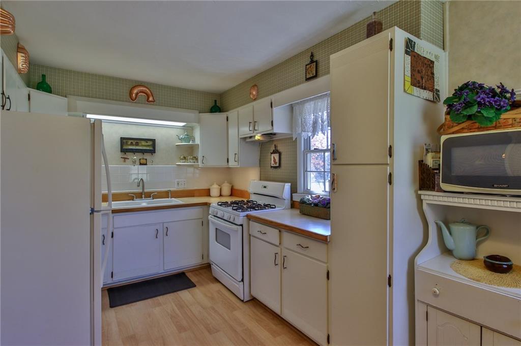 809 Crawford Road Pittsburgh, PA 15237 - Photo 9 of 25 Main House Kitchen