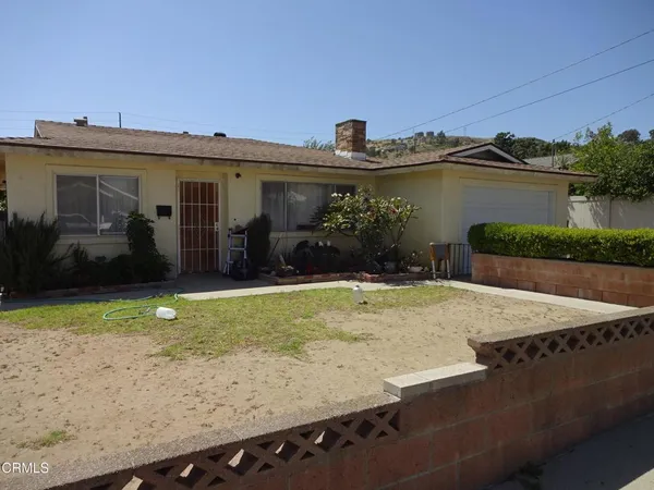 a view of a house with a backyard and plants