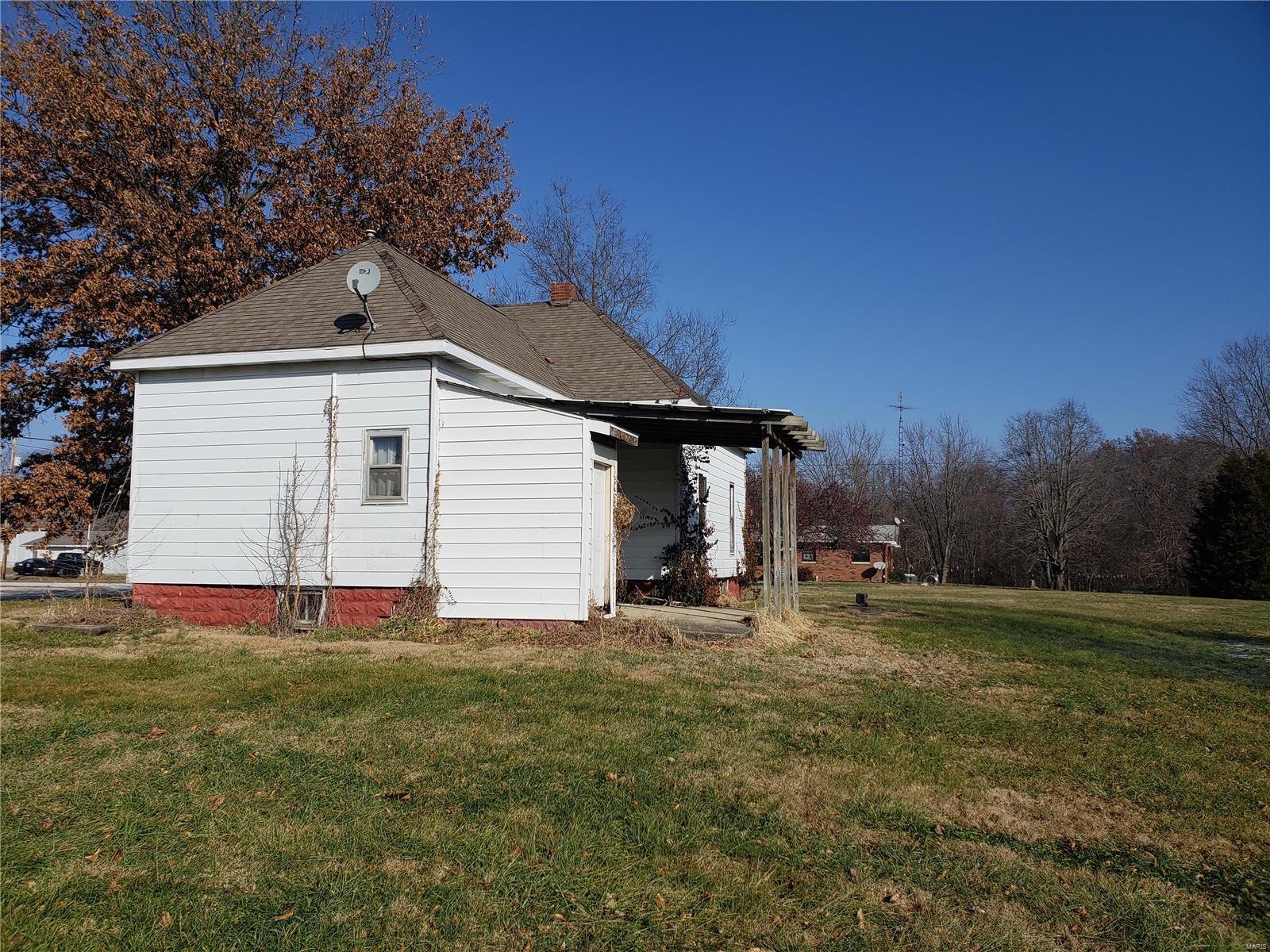 411 Locust Street Coffeen, IL 62017 - Photo 3 of 11