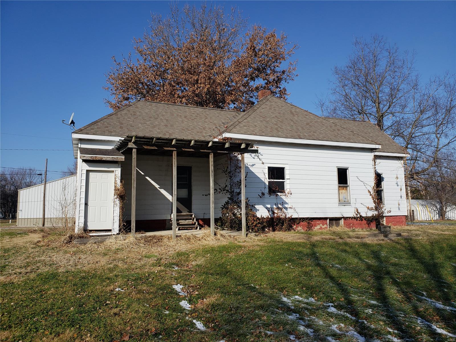 411 Locust Street Coffeen, IL 62017 - Photo 4 of 11