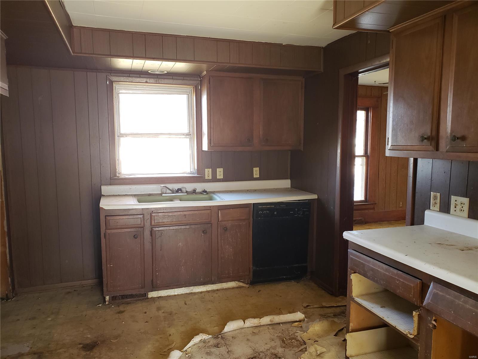 411 Locust Street Coffeen, IL 62017 - Photo 5 of 11