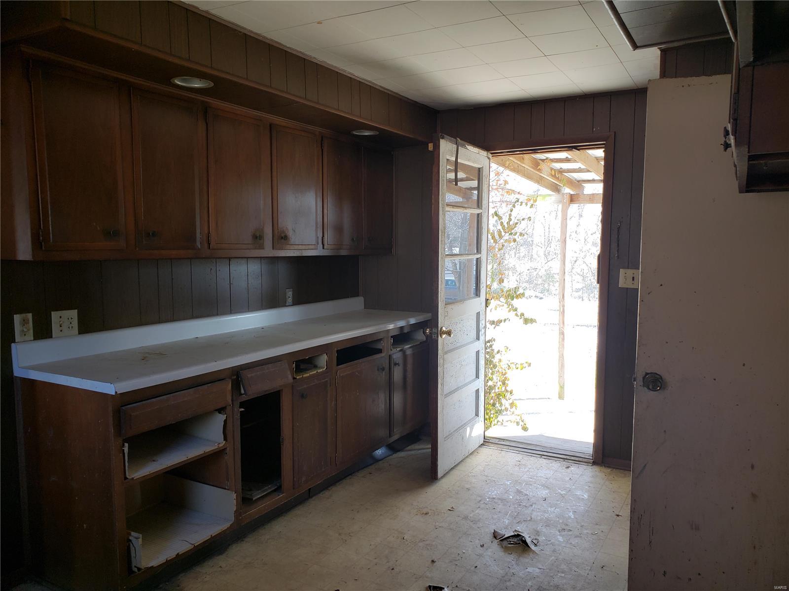 411 Locust Street Coffeen, IL 62017 - Photo 6 of 11