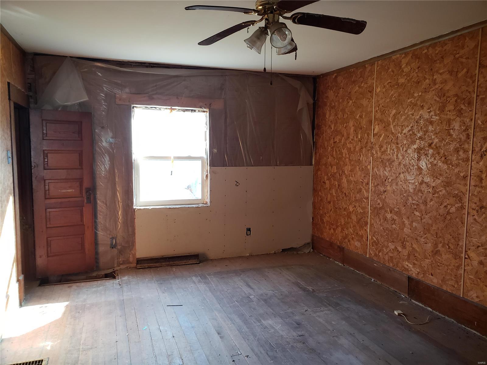 411 Locust Street Coffeen, IL 62017 - Photo 7 of 11