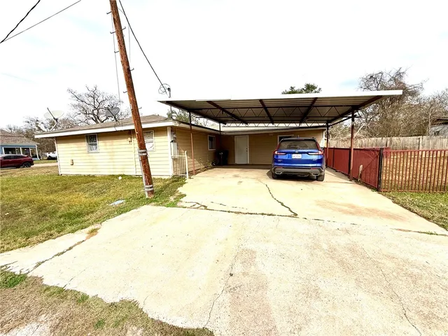 $1,400 | 359 6th Street, Somerville, TX 77879