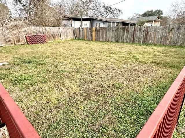 $1,400 | 359 6th Street, Somerville, TX 77879