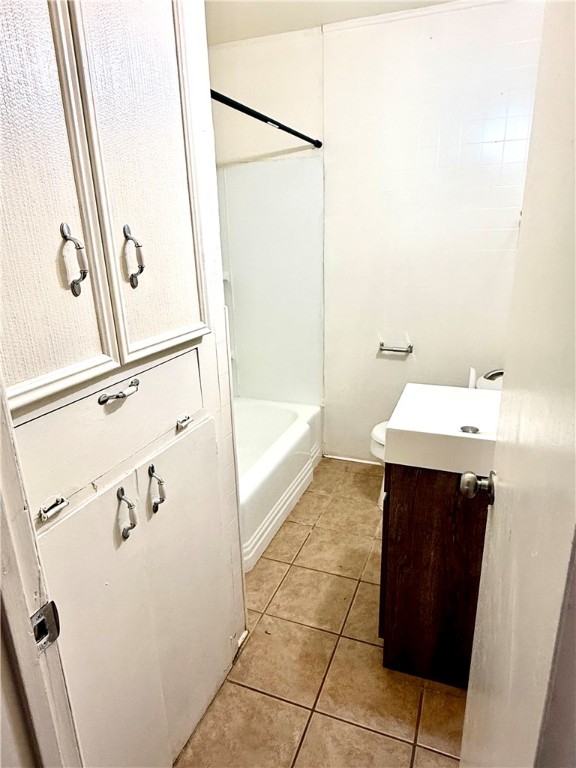 359 6th Street Somerville, TX 77879 - Photo 10 of 17 a bathroom with a bathtub and a shower