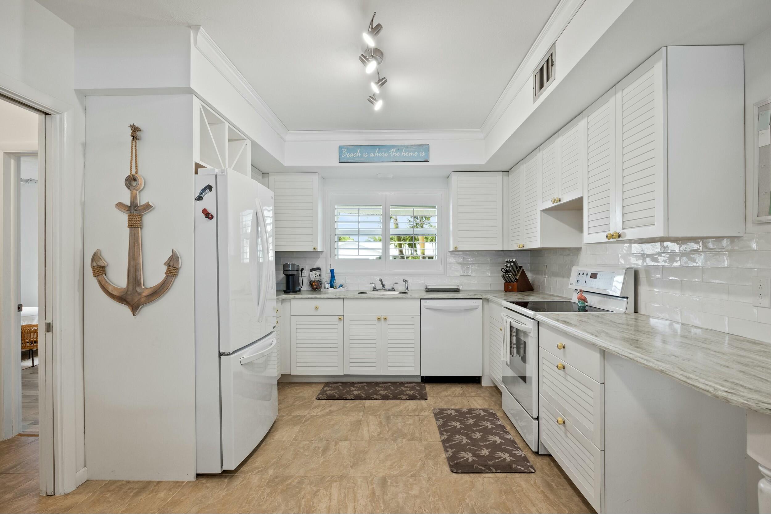 337 Fairway North Tequesta, FL 33469 - Photo 10 of 24 tempImageaRUSUx