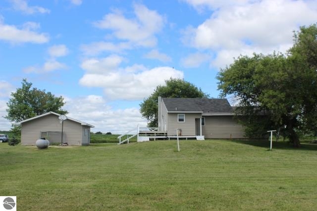 10621 South Barnard Road St. Louis, MI 48880 - Photo 2 of 28 1788313-1.JPG