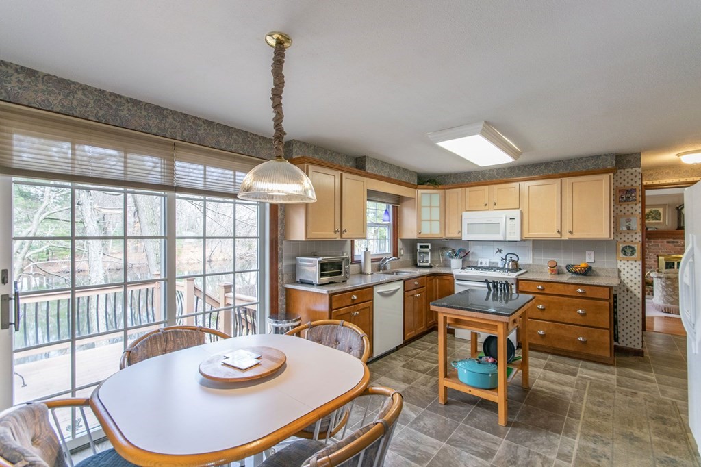 158 Edgewater Road Agawam, MA 01001 - Photo 4 of 41 Gallery Image 4