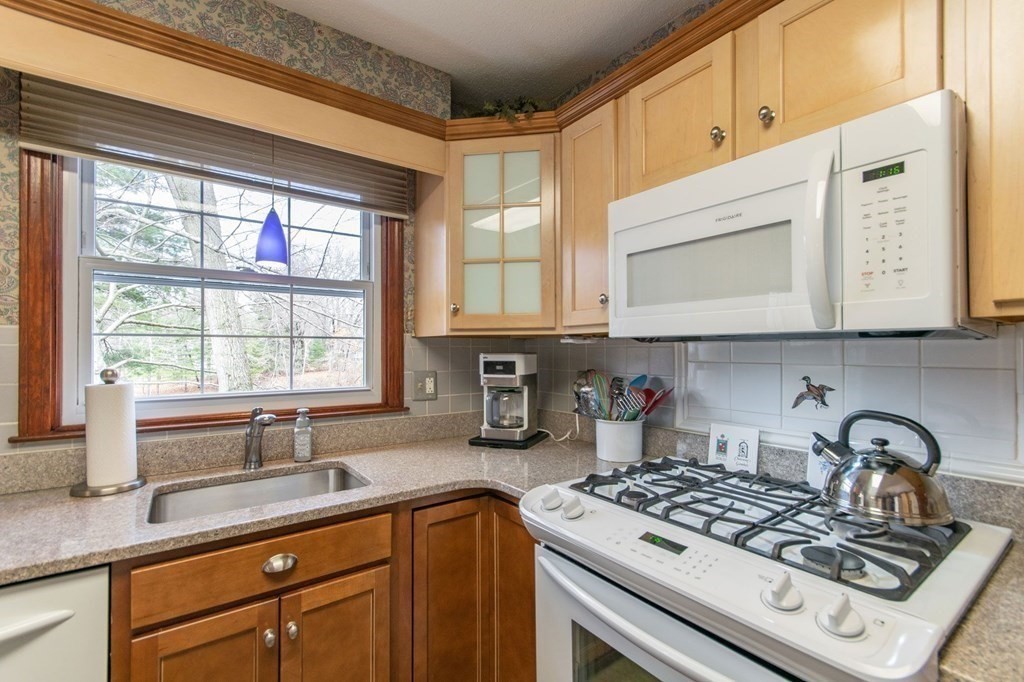158 Edgewater Road Agawam, MA 01001 - Photo 5 of 41 Gallery Image 5