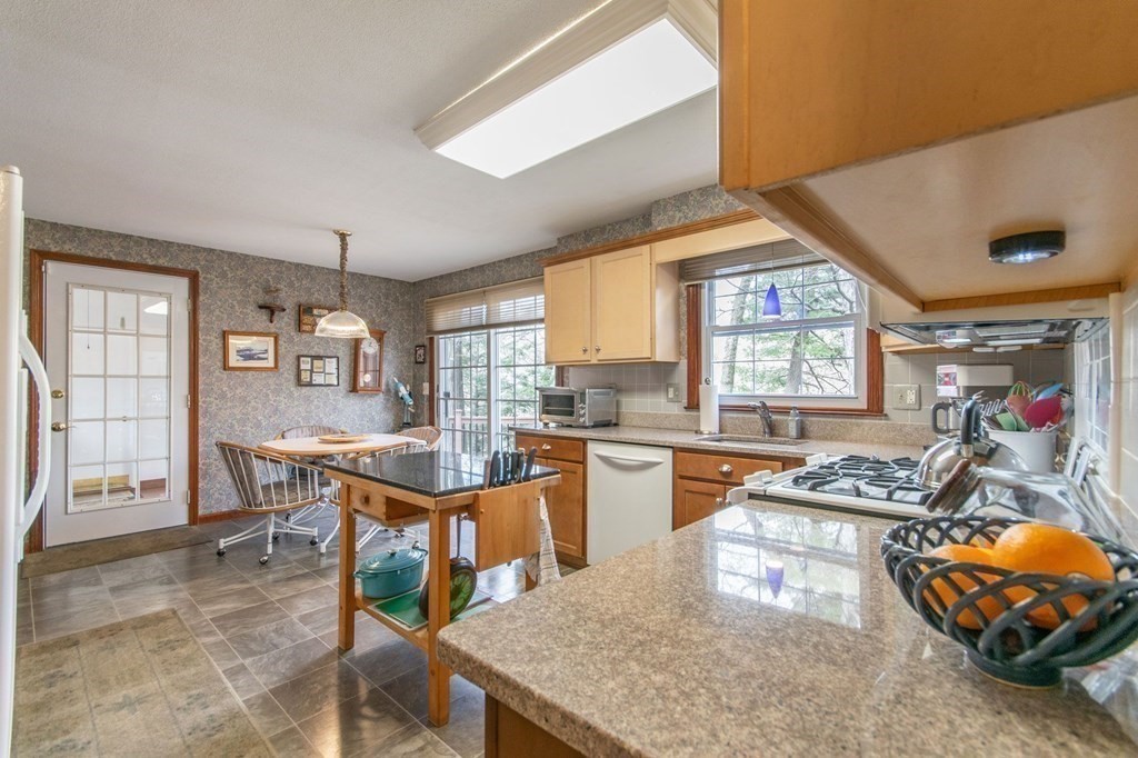 158 Edgewater Road Agawam, MA 01001 - Photo 7 of 41 Gallery Image 7