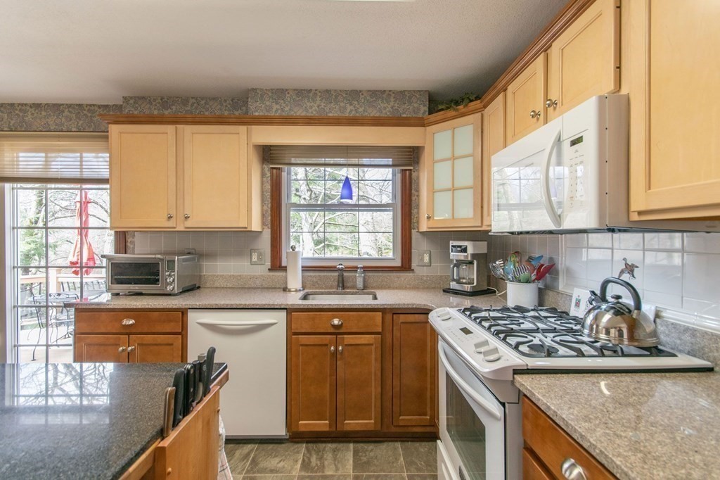 158 Edgewater Road Agawam, MA 01001 - Photo 8 of 41 Gallery Image 8