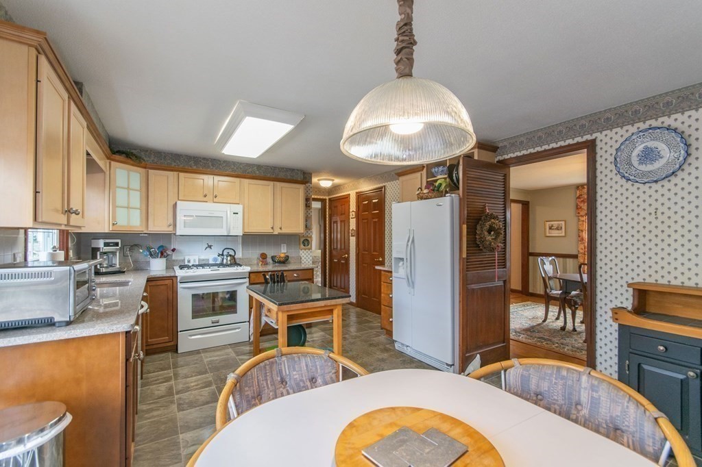 158 Edgewater Road Agawam, MA 01001 - Photo 9 of 41 Gallery Image 9