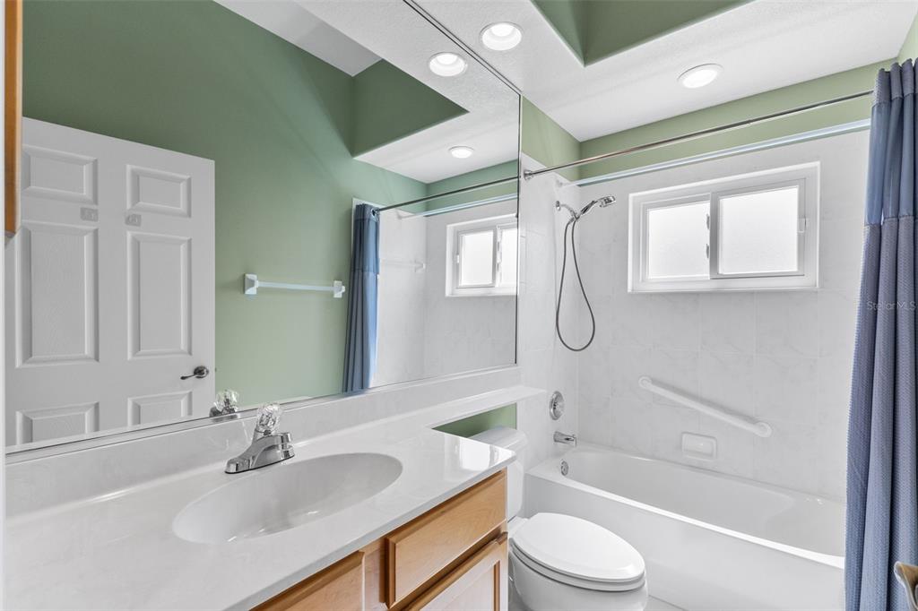 6532 Copper Ridge Trail Bradenton, FL 34201 - Photo 32 of 42 Main bathroom