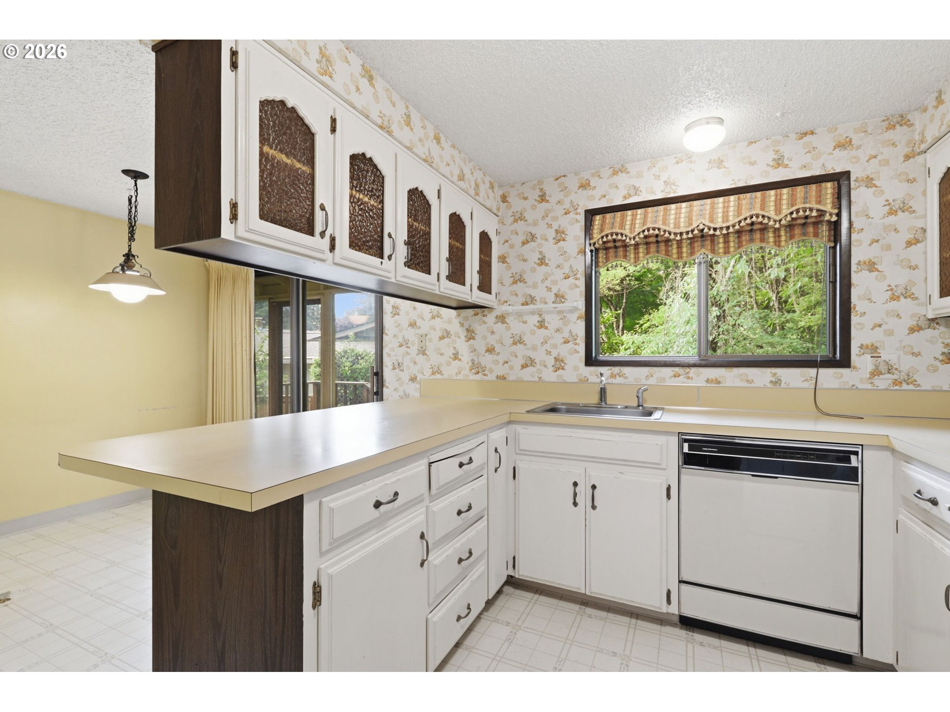 17515 Southwest Cheyenne Way Tualatin, OR 97062 - Photo 18 of 46 Kitchen