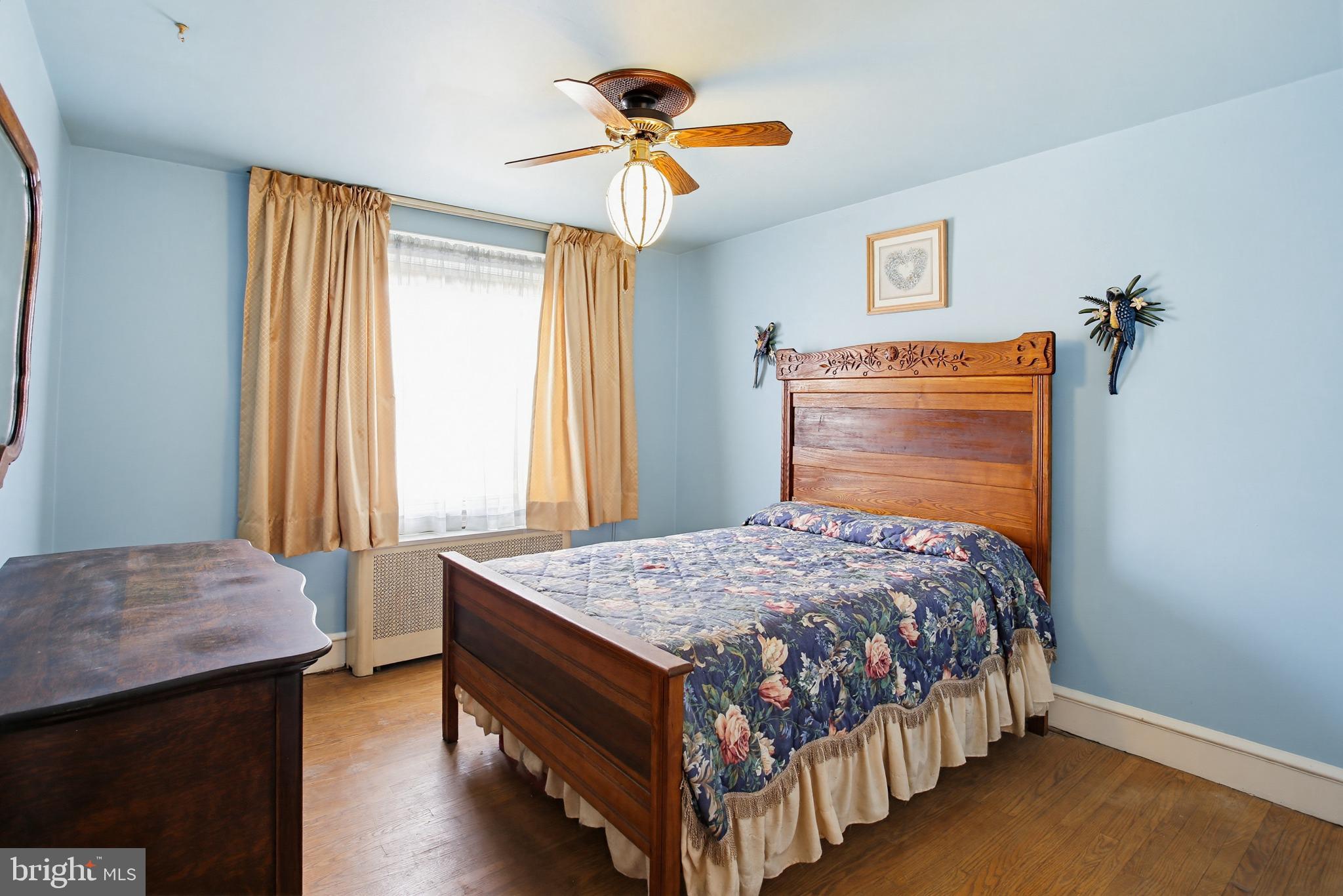 4308 Parkside Drive Baltimore, MD 21206 - Photo 14 of 29 2nd Upper Level spacious bedroom