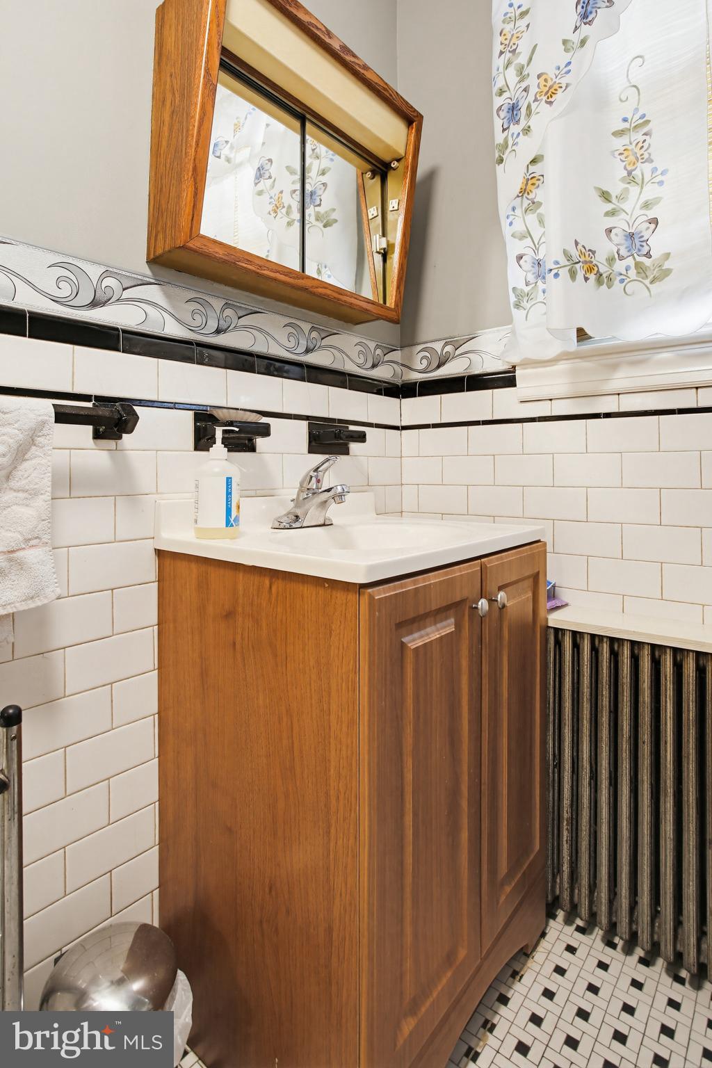 4308 Parkside Drive Baltimore, MD 21206 - Photo 17 of 29 Retro Full Bath