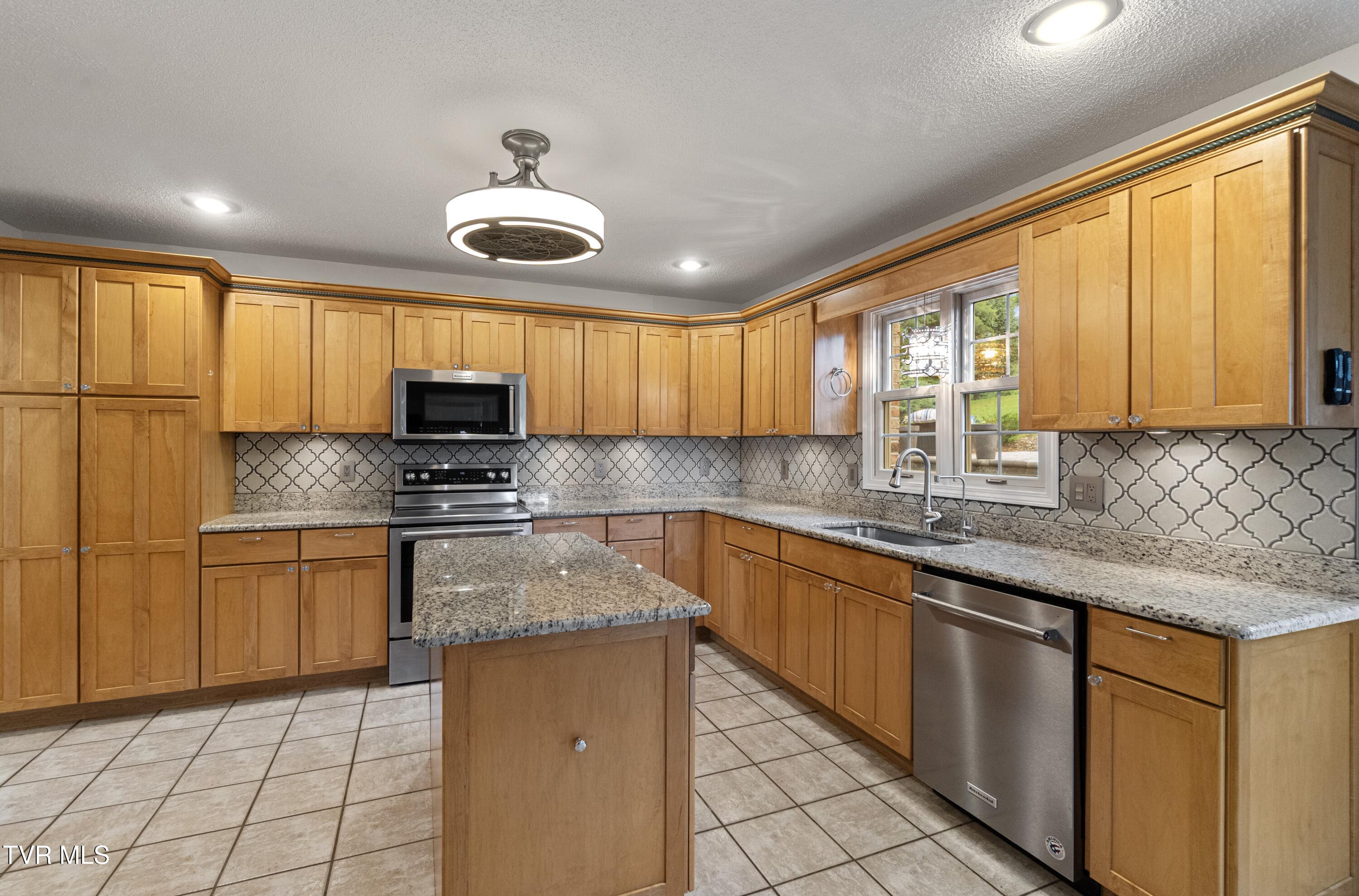 945 Dashaway Road Chuckey, TN 37641 - Photo 18 of 117 15