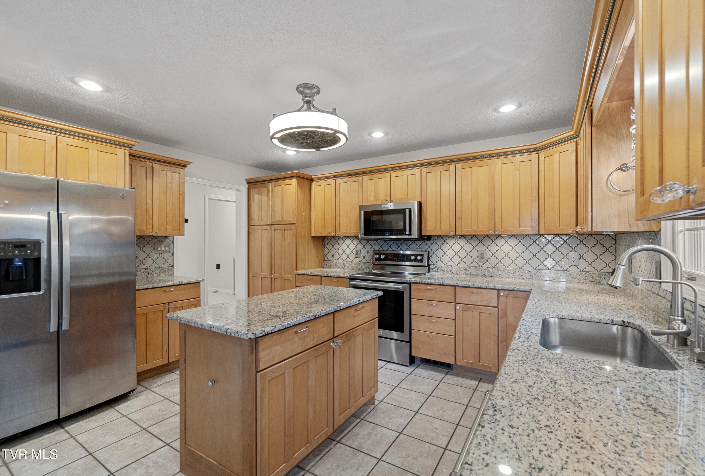 945 Dashaway Road Chuckey, TN 37641 - Photo 19 of 117 16