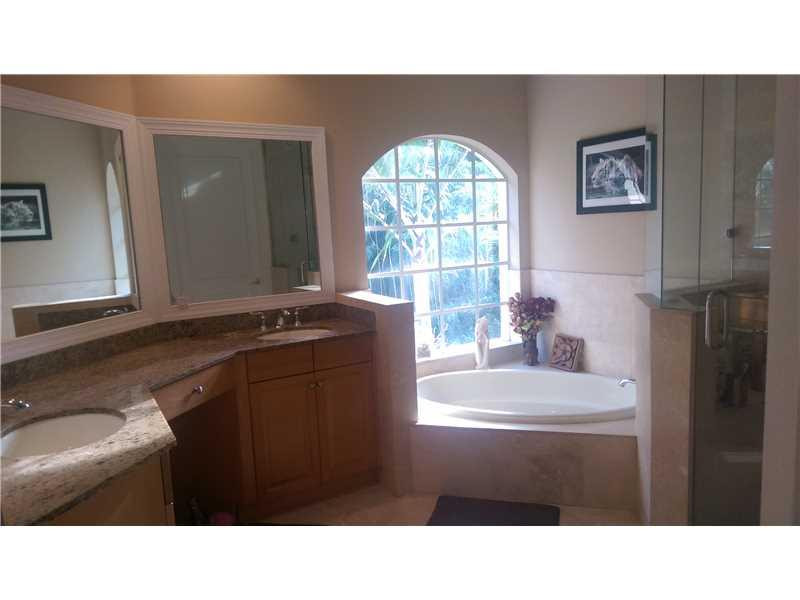 435 Northeast 69th Circle, Unit 435 Boca Raton, FL 33487 - Photo 5 of 21 Master Bath/Spa.