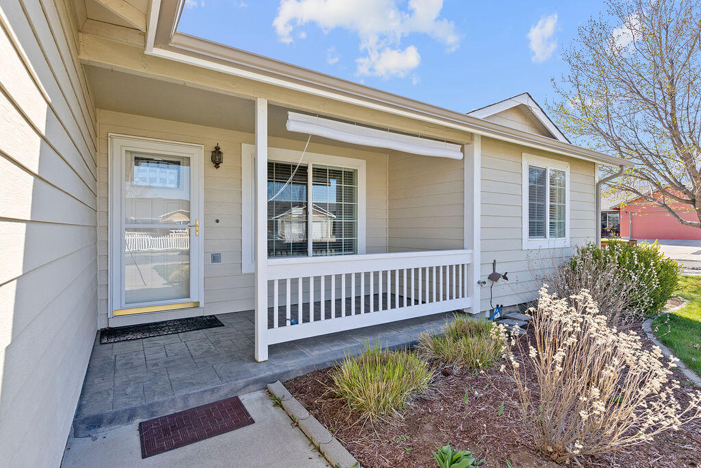 2240 Northeast Timberwolf Loop Prineville, OR 97754 - Photo 2 of 25 8T3A7725