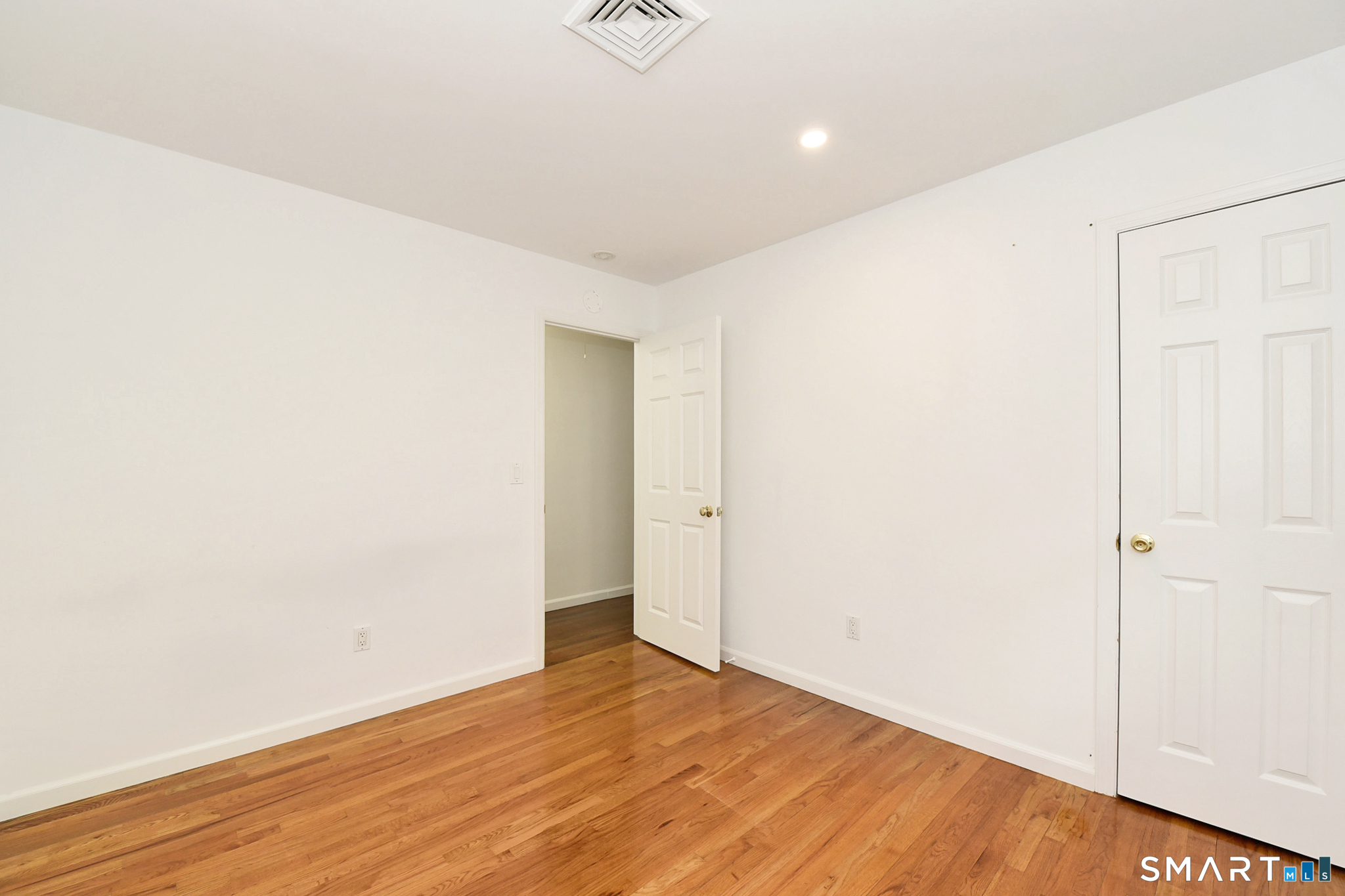 17 Grey Hollow Road Norwalk, CT 06850 - Photo 27 of 39