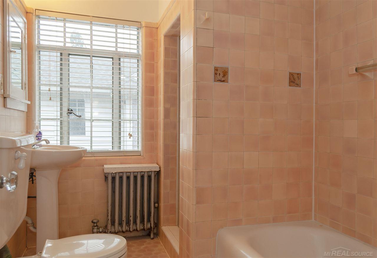 1311 Bishop Road Grosse Pointe, MI 48230 - Photo 30 of 40 31393205-29.JPG