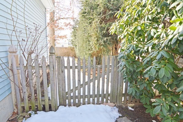 21 Hadley Street Springfield, MA 01118 - Photo 24 of 34 a view of a wooden fence