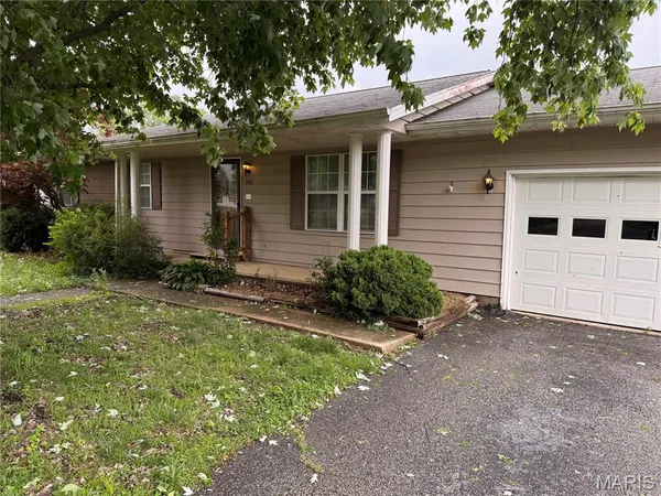$130,000 | 306 Dewolf Street, Odin, IL 62870