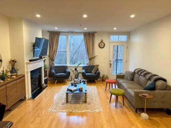 $3,400 | 2 Inwood Drive, Unit 2010, Woburn, MA 01801