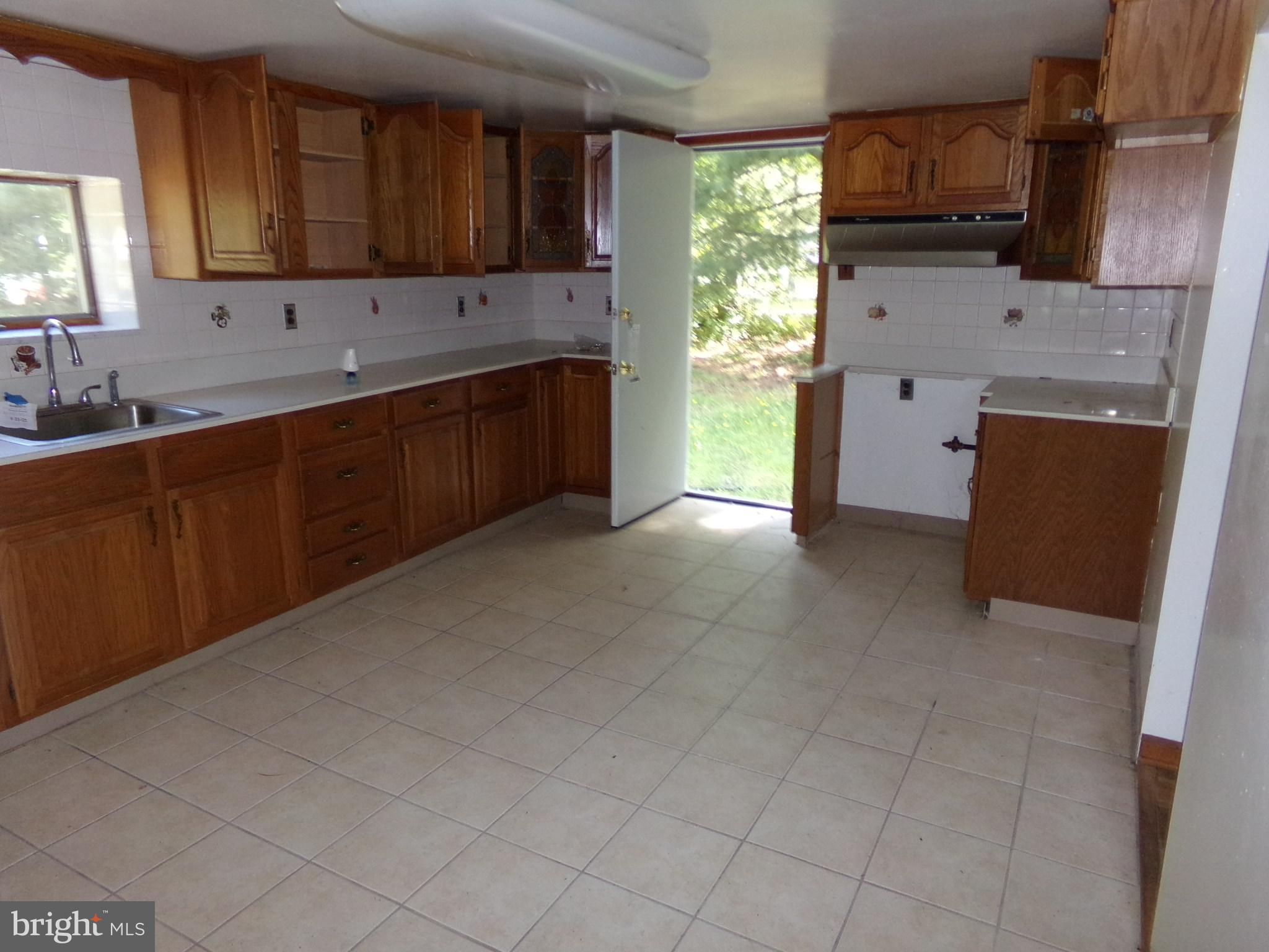 120 Iris Road Millville, NJ 08332 - Photo 10 of 16 Kitchen