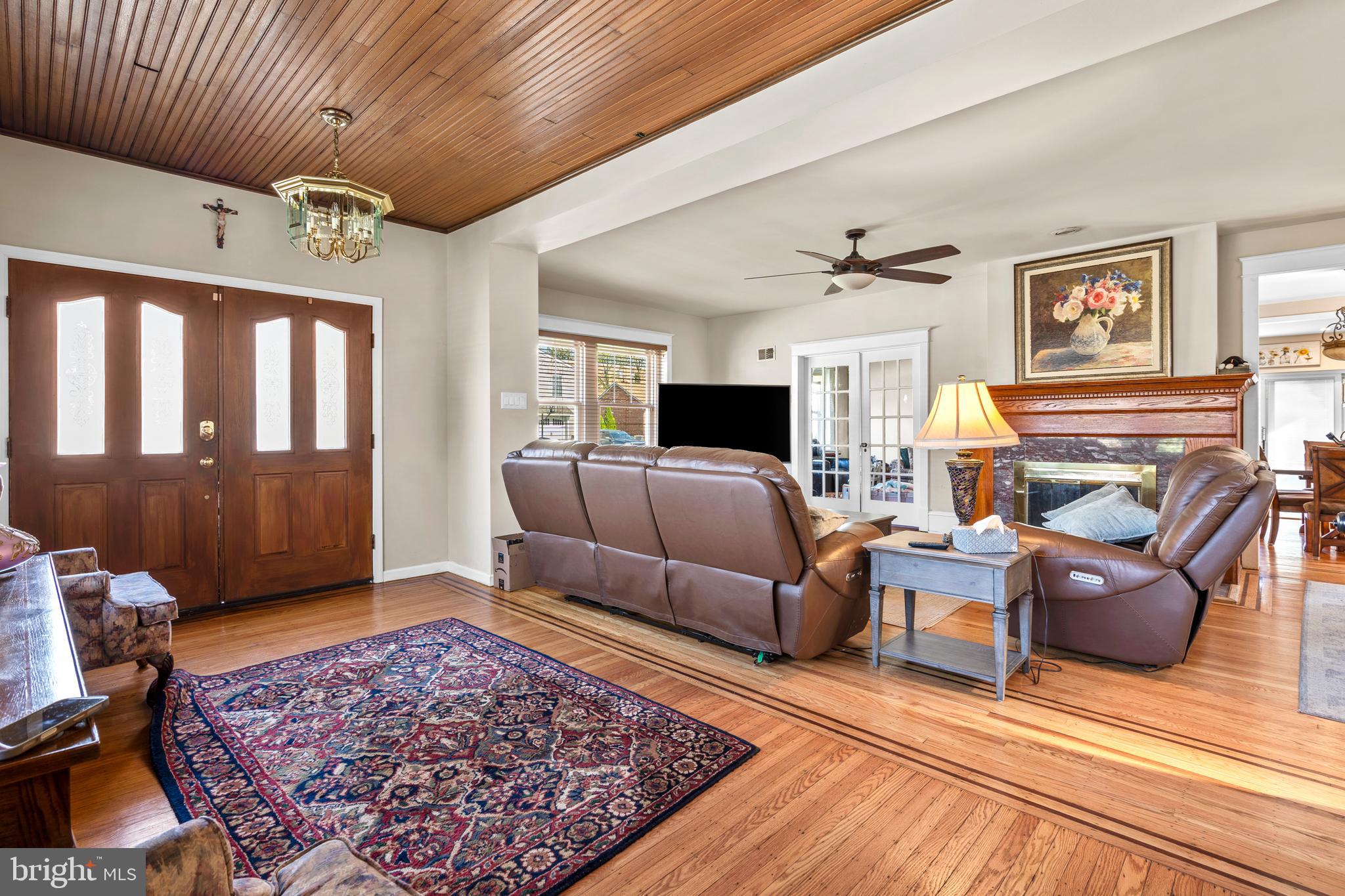 1901 Murray Street Philadelphia, PA 19115 - Photo 3 of 26 Foyer