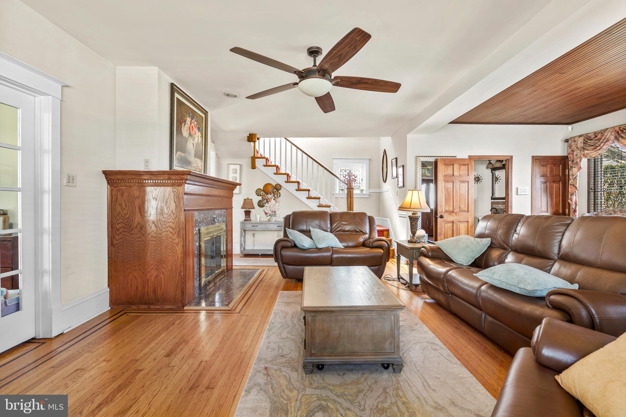 1901 Murray Street Philadelphia, PA 19115 - Photo 5 of 26 Living Room