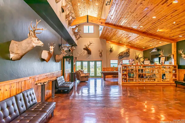 $1,645,000 | 320 Overland Trail West, Hunt, TX 78024