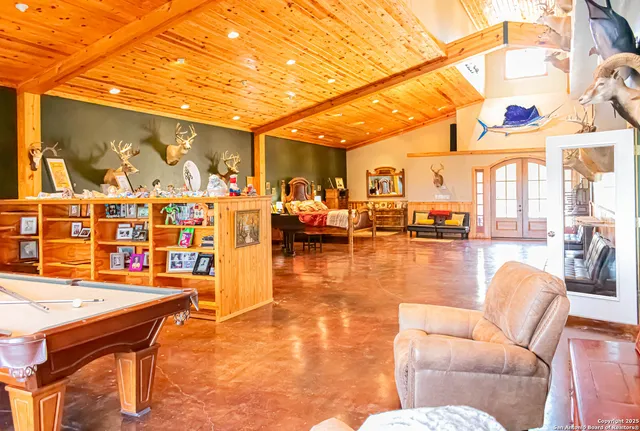 $1,645,000 | 320 Overland Trail West, Hunt, TX 78024