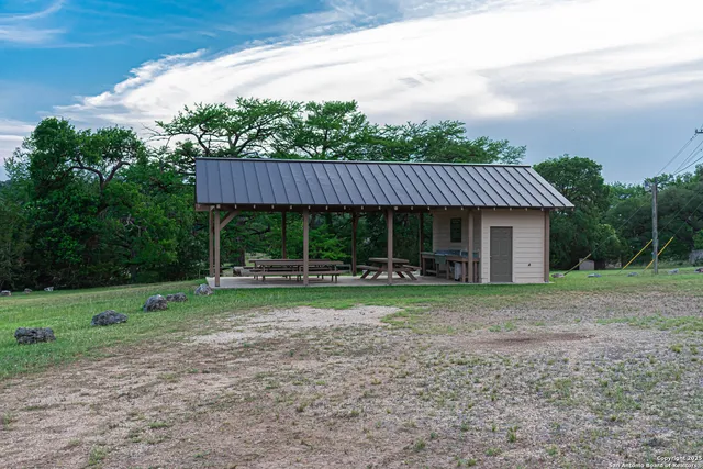 $1,645,000 | 320 Overland Trail West, Hunt, TX 78024