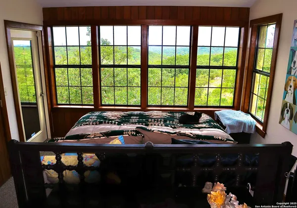 $1,645,000 | 320 Overland Trail West, Hunt, TX 78024