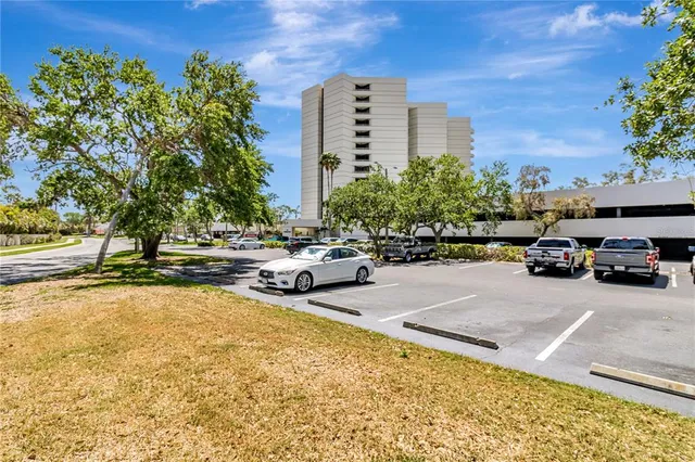 $350,000 | 5940 Pelican Bay Plaza South, Unit 504, Gulfport, FL 33707