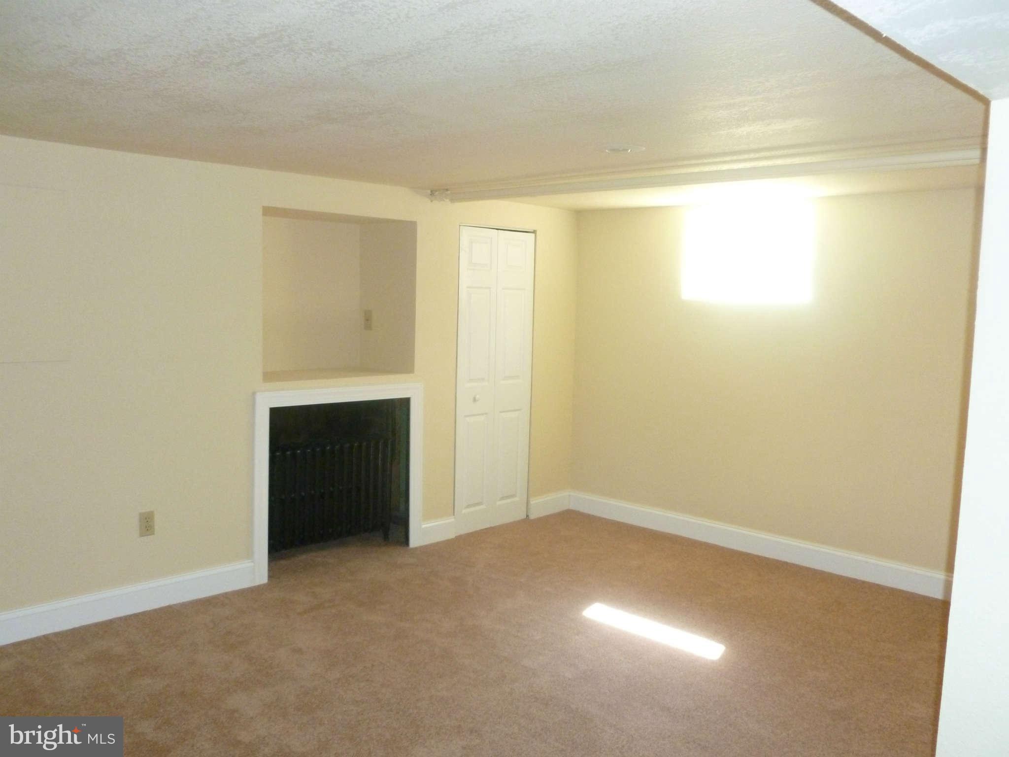 1238 Ten Oaks Road Baltimore, MD 21227 - Photo 18 of 20 Family Room